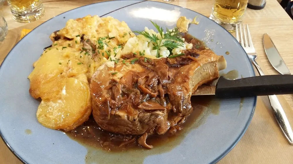 Carré de Porc Aux Cèpes Gratin Dauphinois Et Choux-fleurs